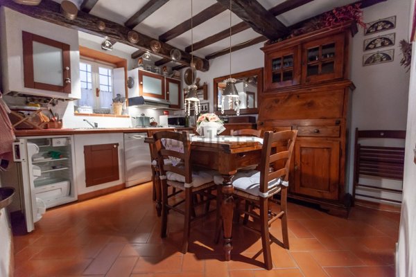 casa indipendente in vendita ad Ameglia in zona Montemarcello