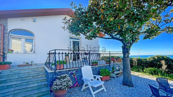 casa indipendente in vendita ad Ameglia in zona Montemarcello