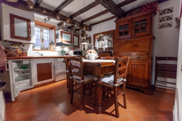 casa indipendente in vendita ad Ameglia in zona Montemarcello