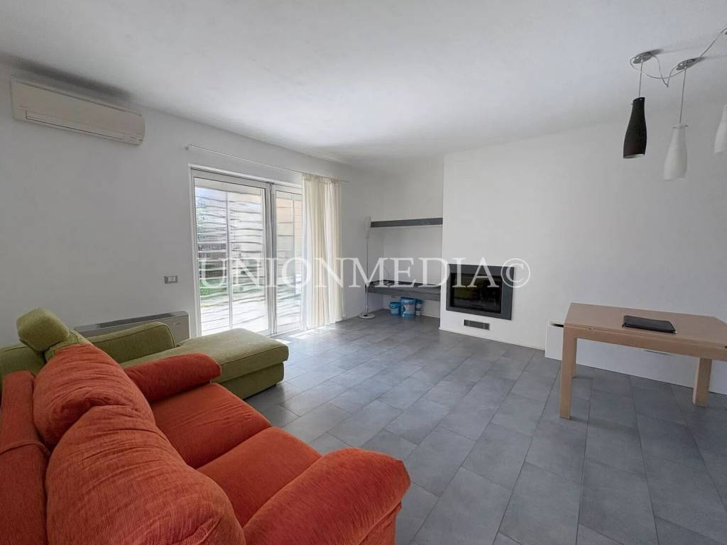 casa indipendente in vendita ad Ameglia in zona Fiumaretta