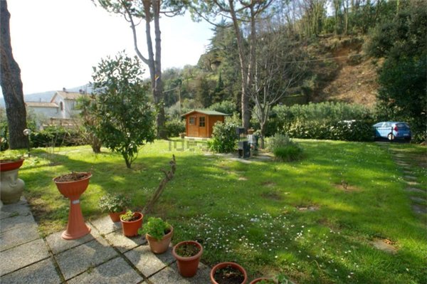 esavano in vendita ad Ameglia