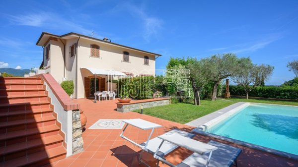 casa indipendente in vendita ad Ameglia in zona Fiumaretta