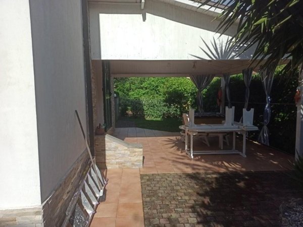 casa indipendente in vendita ad Ameglia
