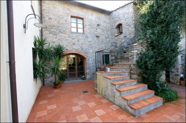 casa indipendente in vendita ad Ameglia in zona Cafaggio