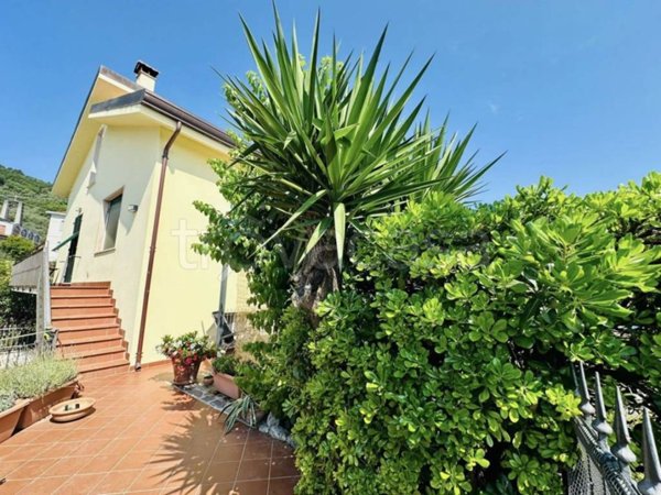 casa indipendente in vendita ad Ameglia in zona Bocca di Magra
