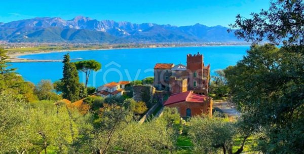 casa indipendente in vendita ad Ameglia