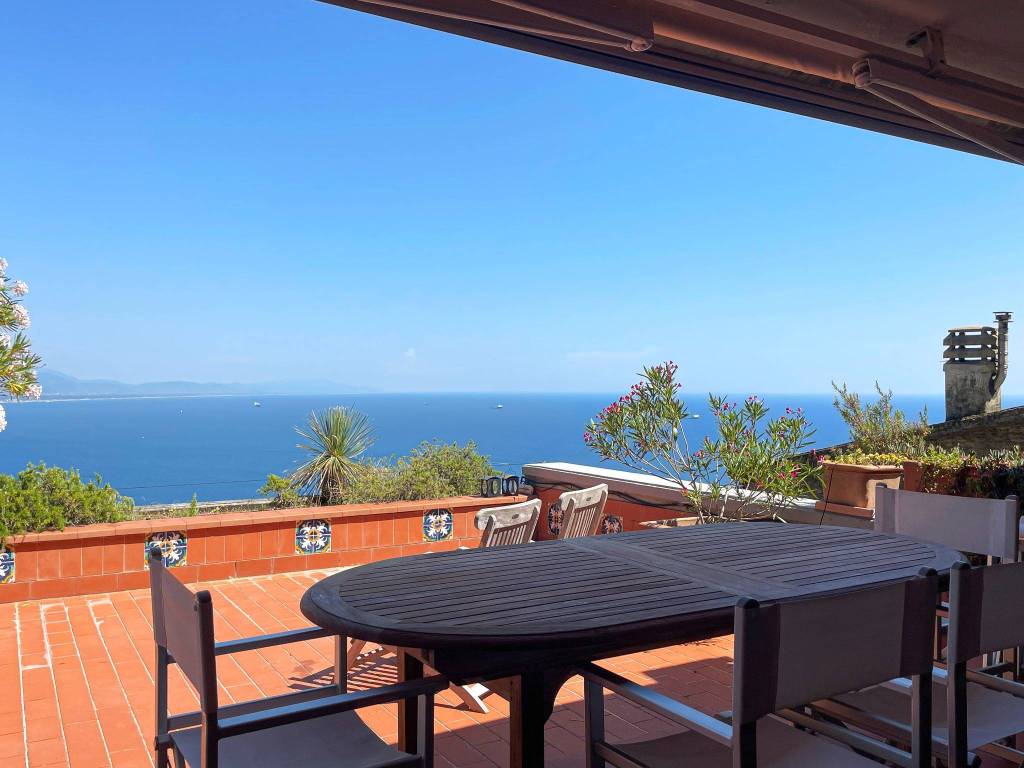 appartamento in vendita ad Ameglia