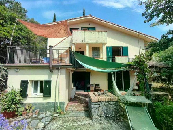casa indipendente in vendita ad Ameglia in zona Montemarcello