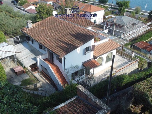 casa indipendente in vendita ad Ameglia in zona Bocca di Magra