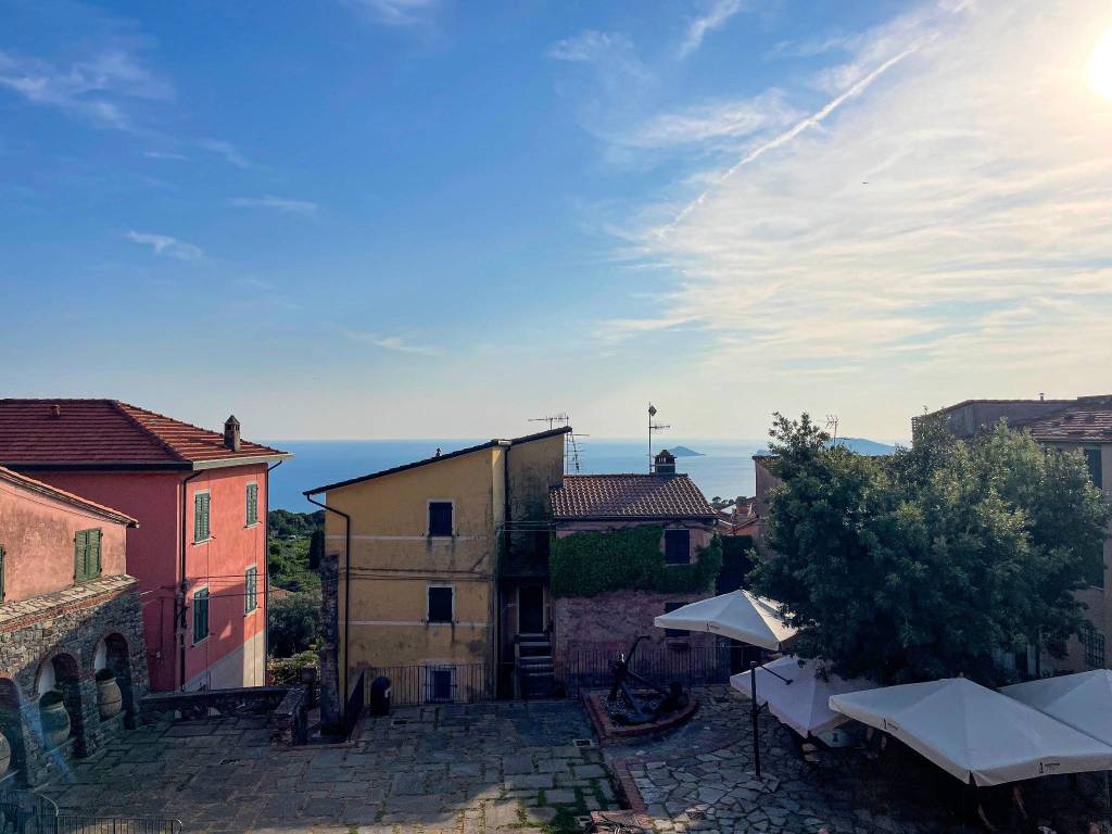 appartamento in vendita ad Ameglia in zona Montemarcello
