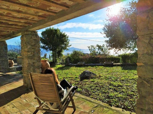 villa in vendita ad Ameglia in zona Montemarcello