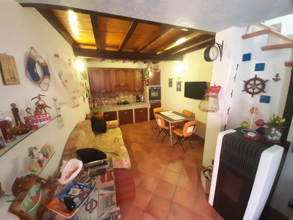 casa indipendente in vendita ad Ameglia in zona Cafaggio