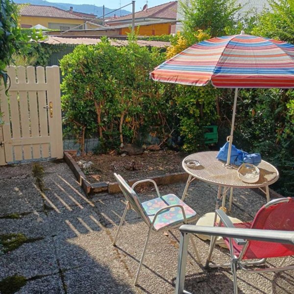 appartamento in vendita ad Ameglia in zona Fiumaretta