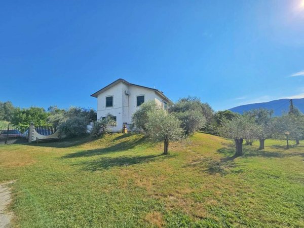 casa indipendente in vendita ad Ameglia