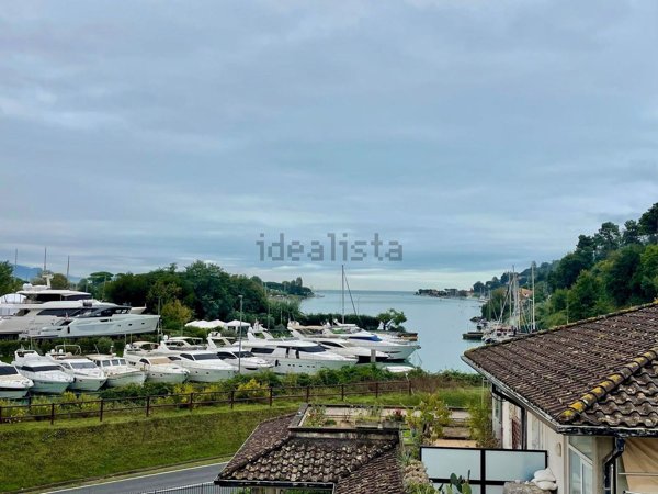 appartamento in vendita ad Ameglia in zona Bocca di Magra