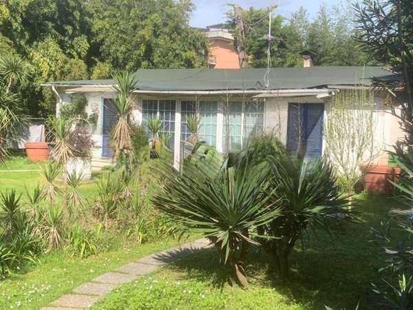 casa indipendente in vendita ad Ameglia in zona Cafaggio