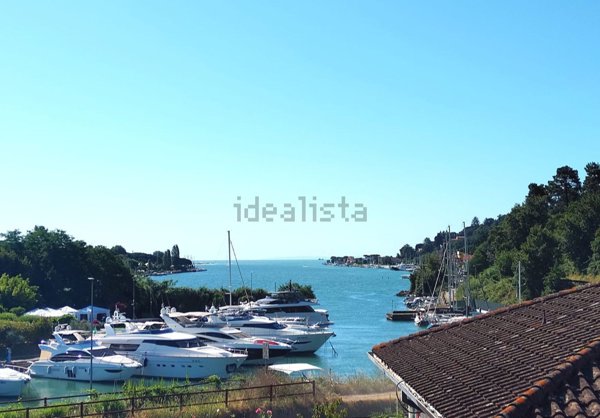 appartamento in vendita ad Ameglia in zona Bocca di Magra