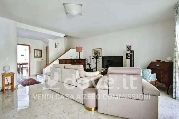 casa indipendente in vendita ad Ameglia