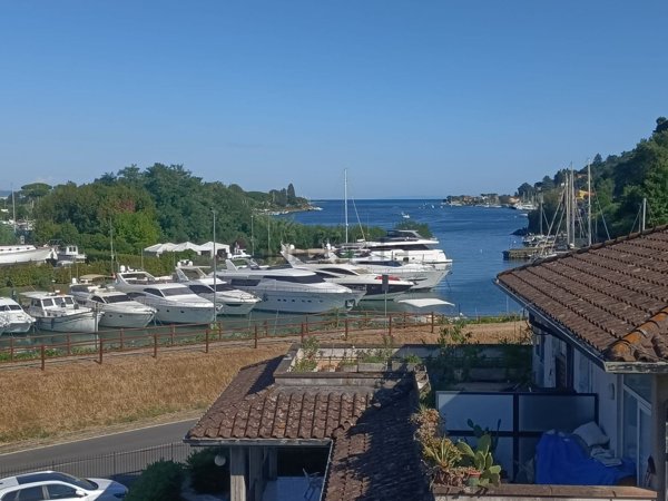 appartamento in vendita ad Ameglia in zona Bocca di Magra
