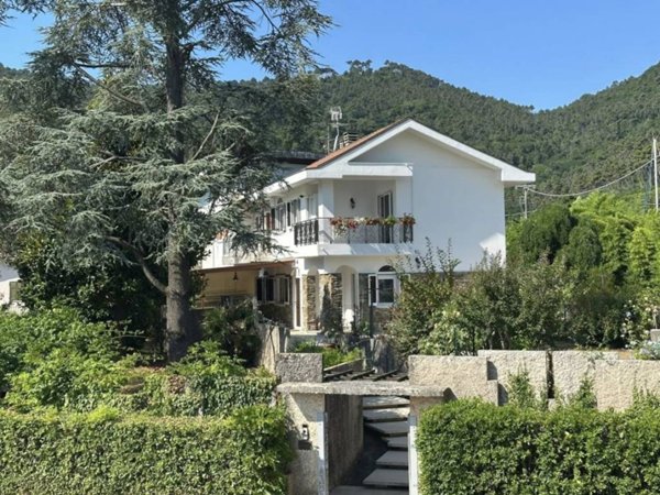 casa indipendente in vendita ad Ameglia in zona Bocca di Magra