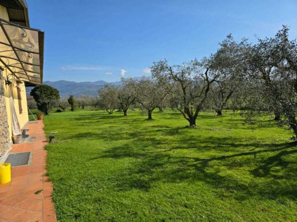 casa indipendente in vendita ad Ameglia