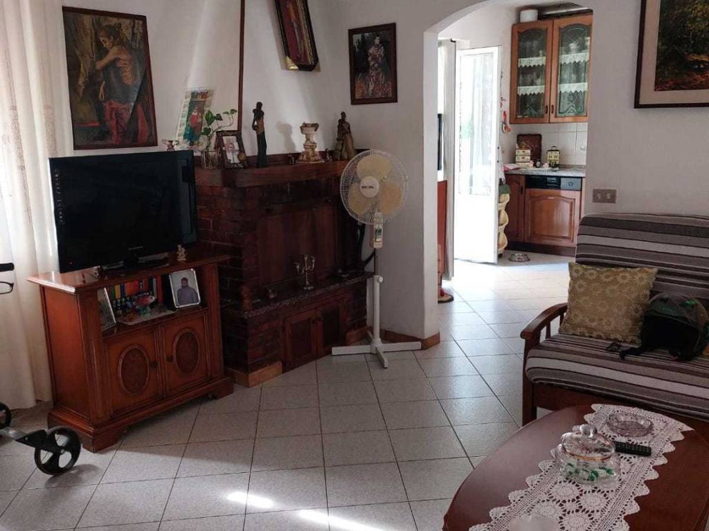 casa indipendente in vendita ad Ameglia in zona Fiumaretta