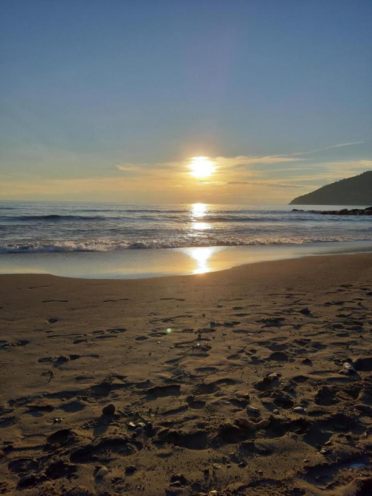 pentavano in vendita ad Ameglia in zona Fiumaretta