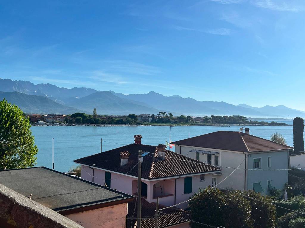 appartamento in vendita ad Ameglia in zona Bocca di Magra