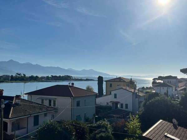 appartamento in vendita ad Ameglia in zona Bocca di Magra