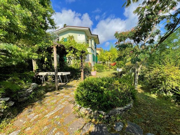 appartamento in vendita ad Ameglia in zona Fiumaretta