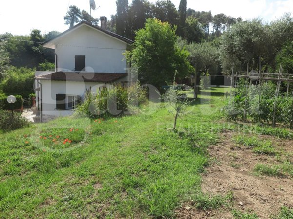 casa indipendente in vendita ad Ameglia