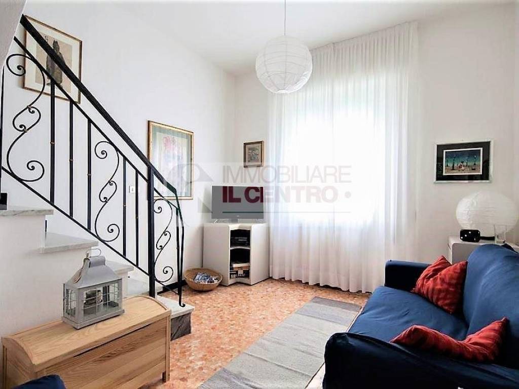 casa indipendente in vendita ad Ameglia in zona Bocca di Magra