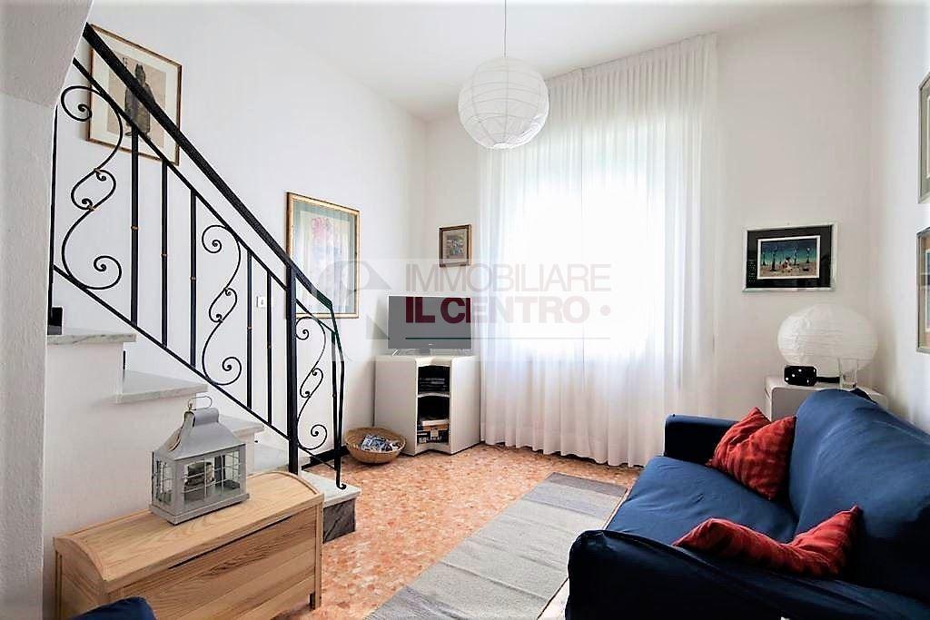 casa semindipendente in vendita ad Ameglia in zona Bocca di Magra