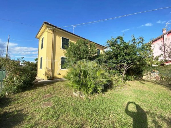casa indipendente in vendita ad Ameglia in zona Bocca di Magra