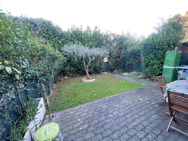 appartamento in vendita ad Ameglia in zona Bocca di Magra