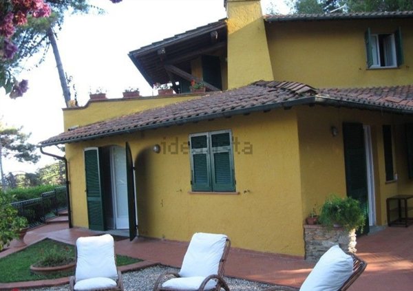 casa indipendente in vendita ad Ameglia in zona Bocca di Magra