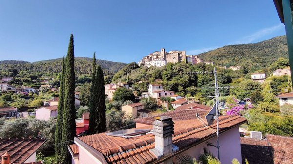casa indipendente in vendita ad Ameglia