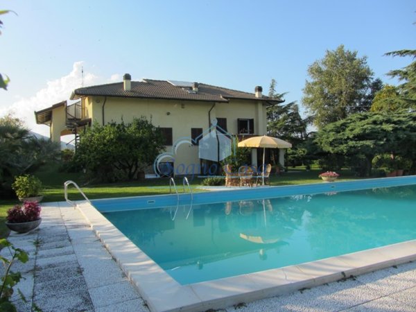 casa indipendente in vendita ad Ameglia
