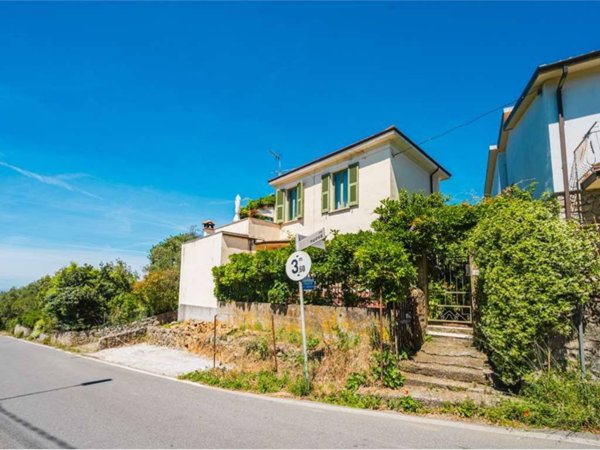 casa indipendente in vendita ad Ameglia in zona Montemarcello