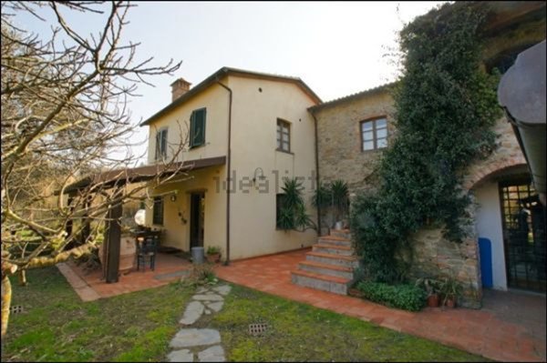 casa indipendente in vendita ad Ameglia in zona Montemarcello