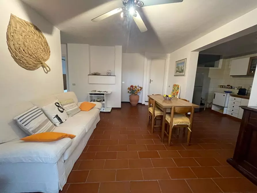 casa indipendente in vendita ad Ameglia in zona Bocca di Magra