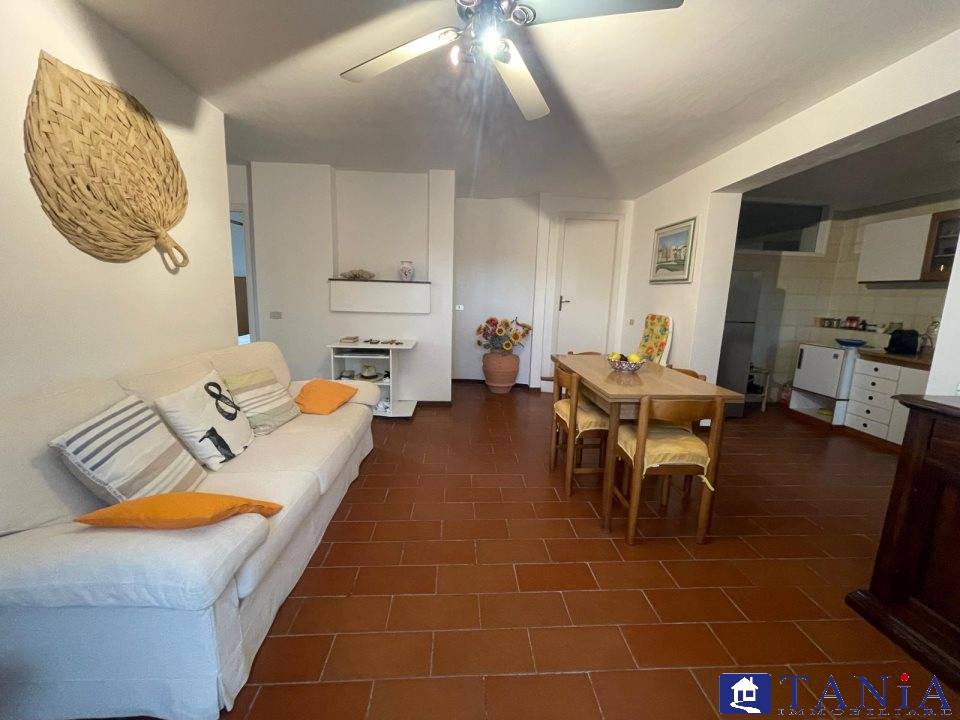 casa indipendente in vendita ad Ameglia in zona Bocca di Magra