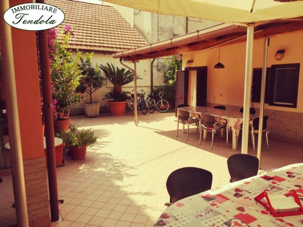 casa indipendente in vendita ad Ameglia in zona Fiumaretta