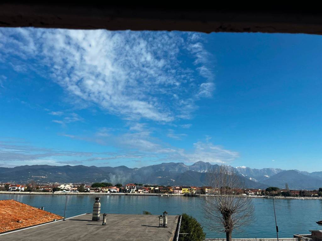 appartamento in vendita ad Ameglia in zona Bocca di Magra