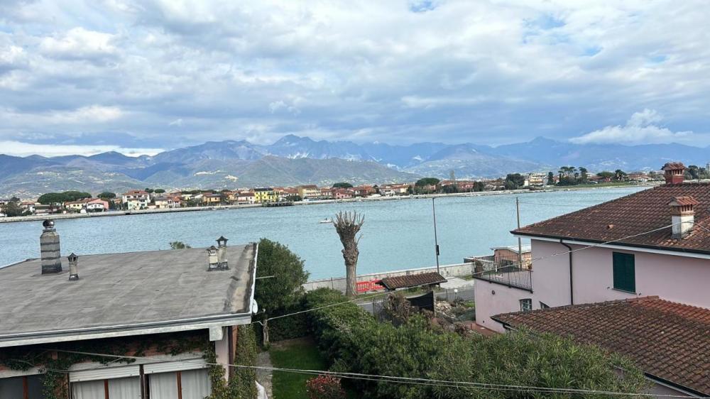 appartamento in vendita ad Ameglia in zona Bocca di Magra