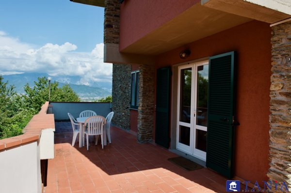 casa semindipendente in vendita ad Ameglia in zona Bocca di Magra