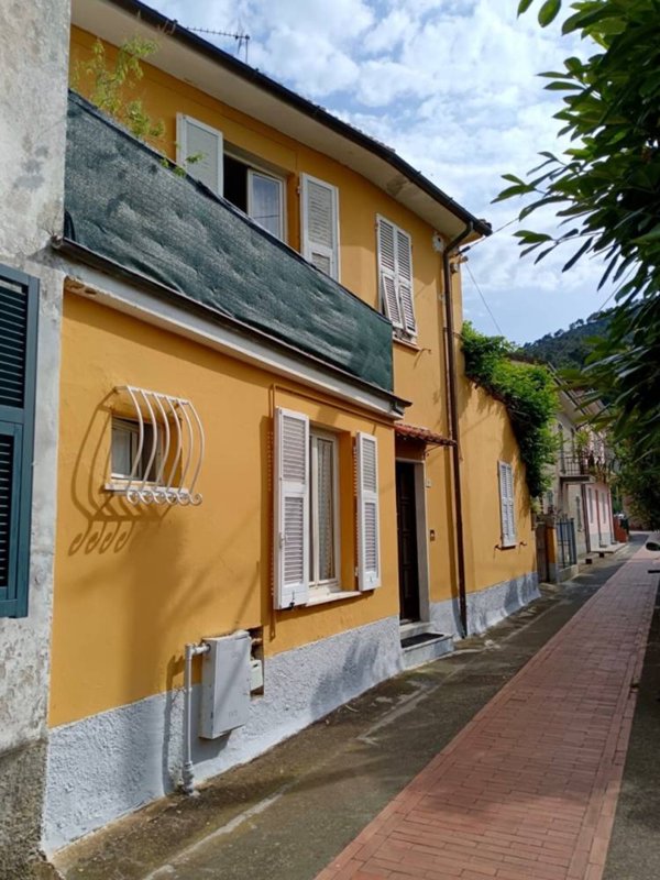 casa semindipendente in vendita ad Ameglia in zona Bocca di Magra