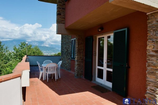 casa indipendente in vendita ad Ameglia in zona Bocca di Magra
