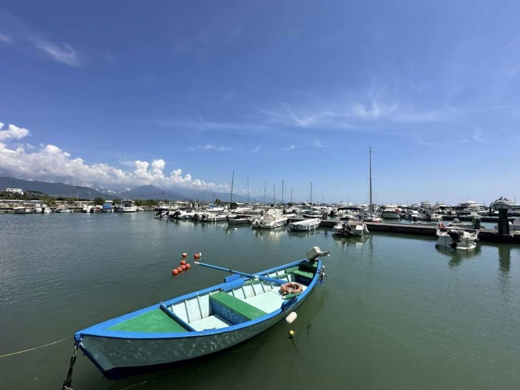 appartamento in vendita ad Ameglia in zona Bocca di Magra