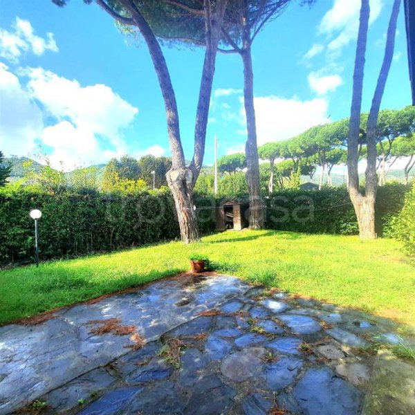 casa indipendente in vendita ad Ameglia in zona Fiumaretta